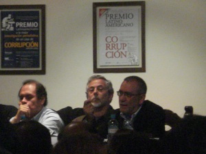 Uceda, Gorriti y Alvarez Rodrich en concurrido panel de IPYS. (Foto de Carlos Garcia)